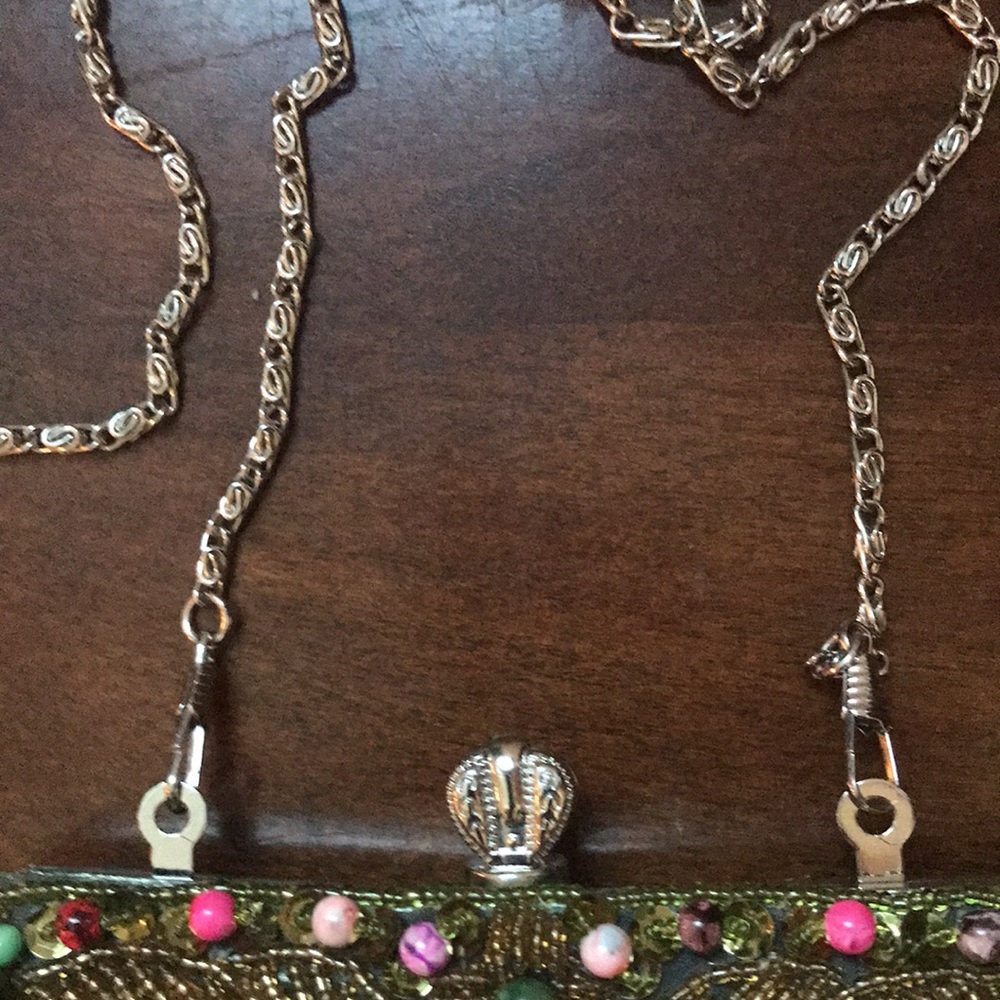 Exquisite Beaded Purse with Silver 24” Chain - Picture 5 of 5